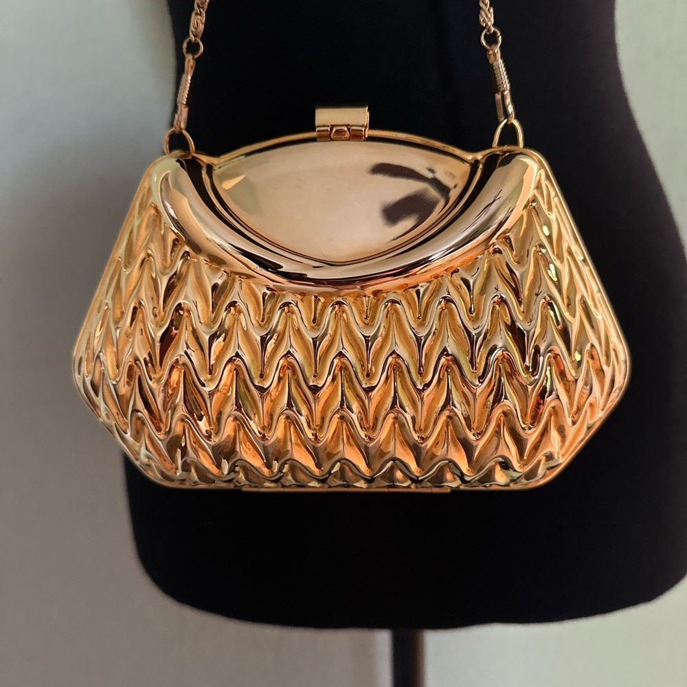 Gold Original 1980s Vintage Bags,
A GOLD SHELL-RHINESTONE CLUTCH PURSE NWOT. - Picture 3 of 10